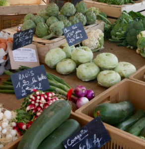 Lire la suite à propos de l’article Marché alimentaire sur le parking de la mairie et livraisons pour les personnes confinées